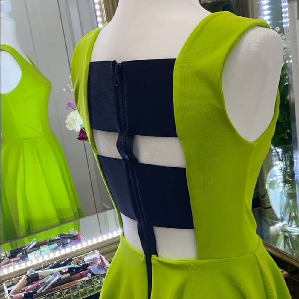 Dress - Picture 7 of 11